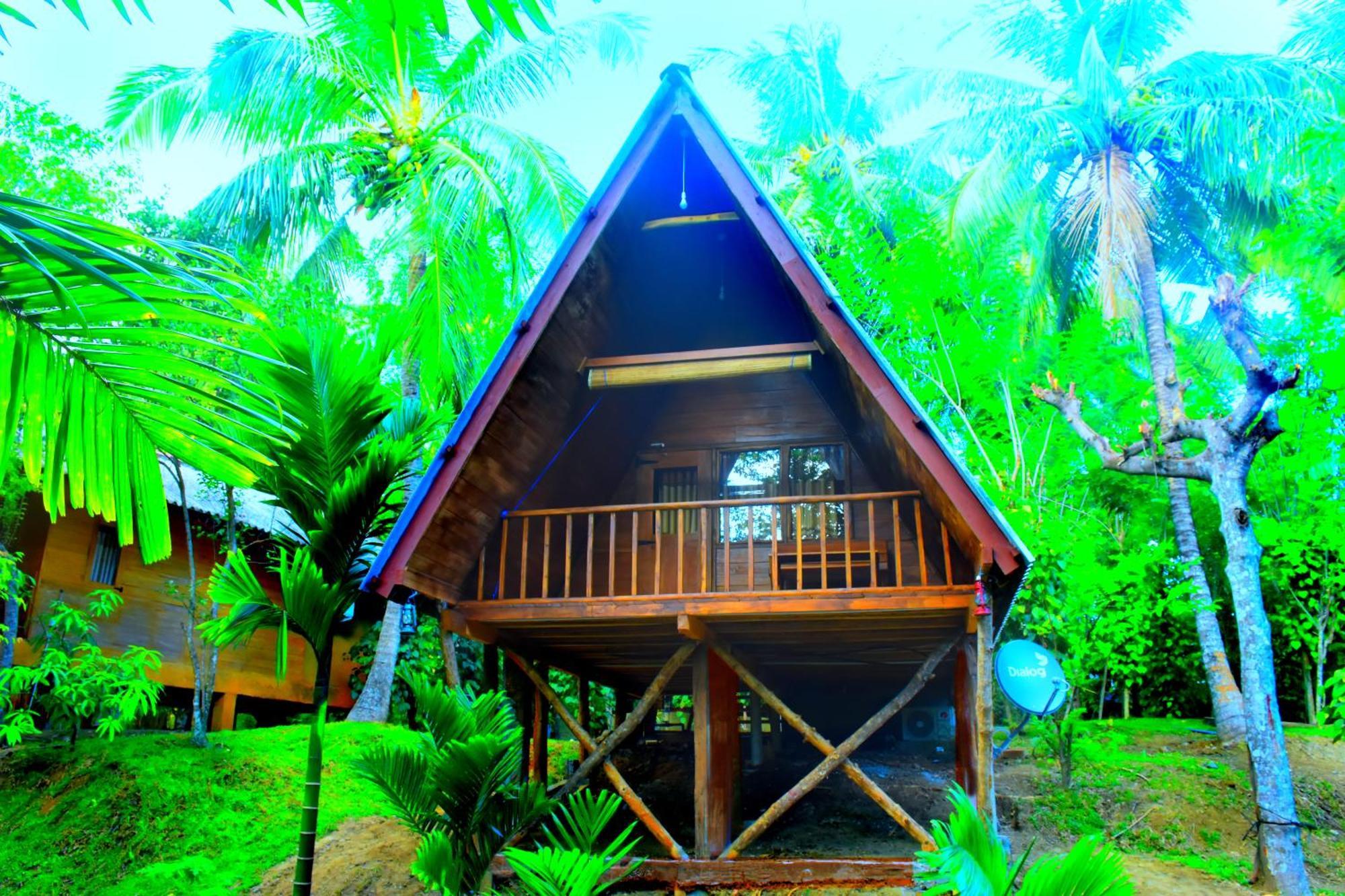 Wild Lake Side Udawalawe Bagian luar foto